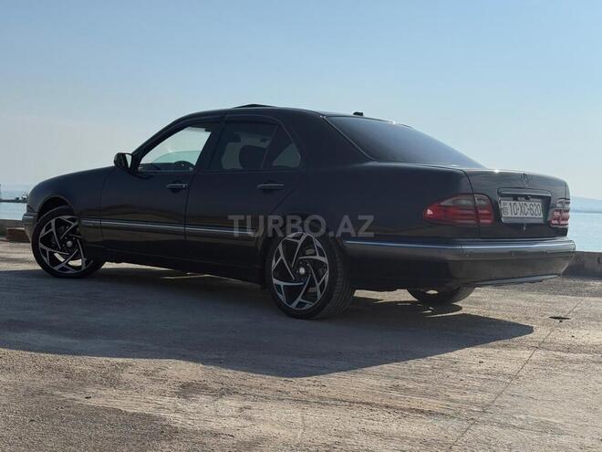 Mercedes E 280-9