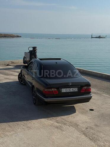 Mercedes E 280-8