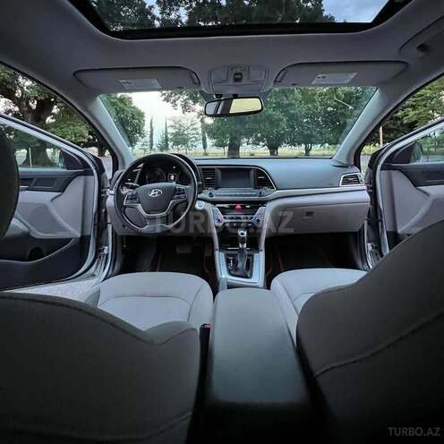 Hyundai Elantra-3