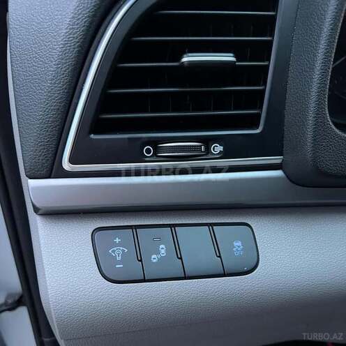 Hyundai Elantra-14