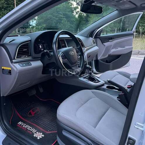 Hyundai Elantra-6