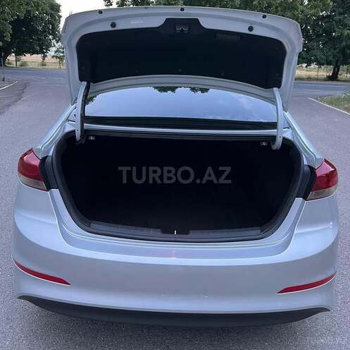 Hyundai Elantra-15