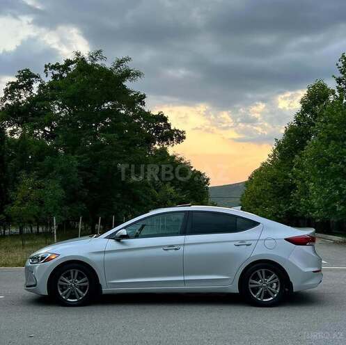 Hyundai Elantra-5