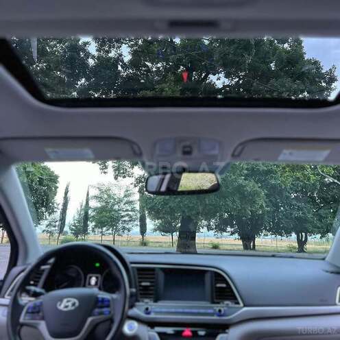 Hyundai Elantra-9