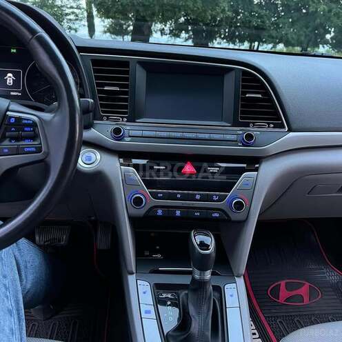 Hyundai Elantra-10