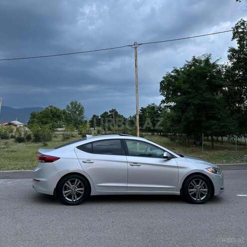 Hyundai Elantra-4