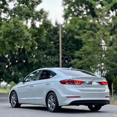 Hyundai Elantra-8