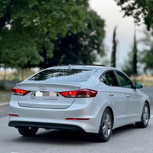 Hyundai Elantra-7