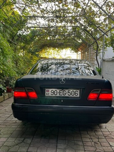 Mercedes E 230-3