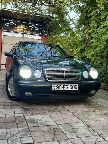 Mercedes E 230-1