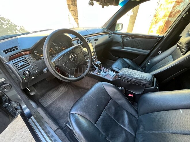 Mercedes E 230-5