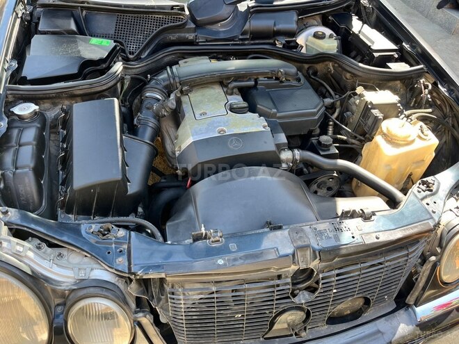 Mercedes E 230-11