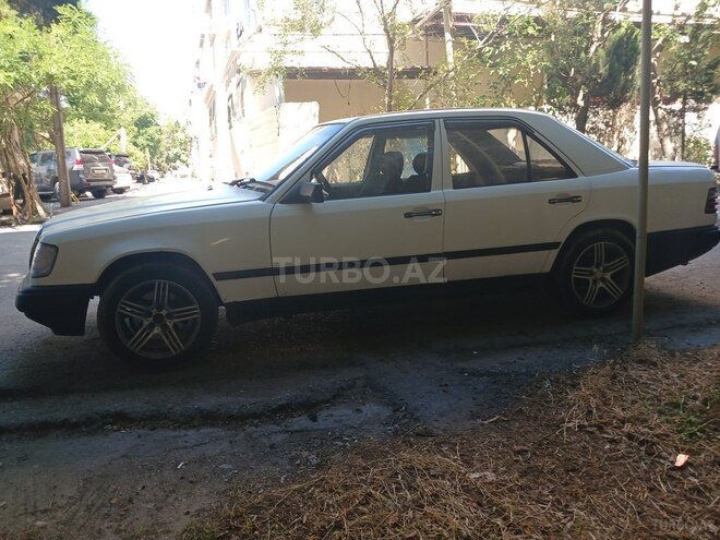Mercedes 200 D-2