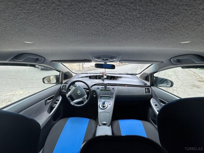 Toyota Prius-5