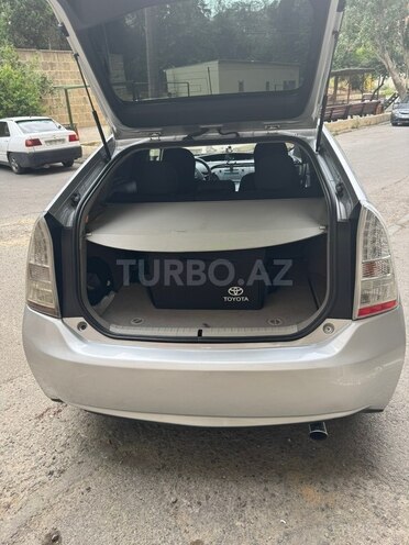 Toyota Prius-12