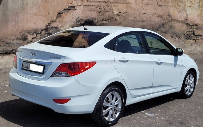 Hyundai Accent-5