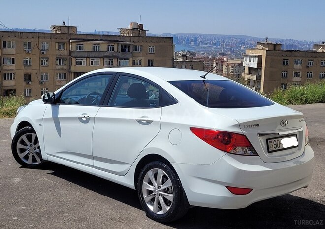 Hyundai Accent-7