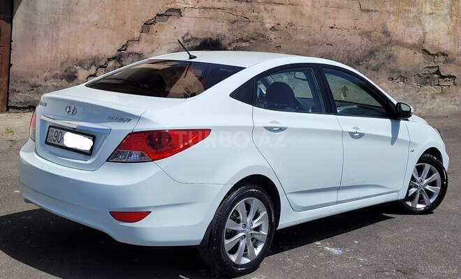 Hyundai Accent-6