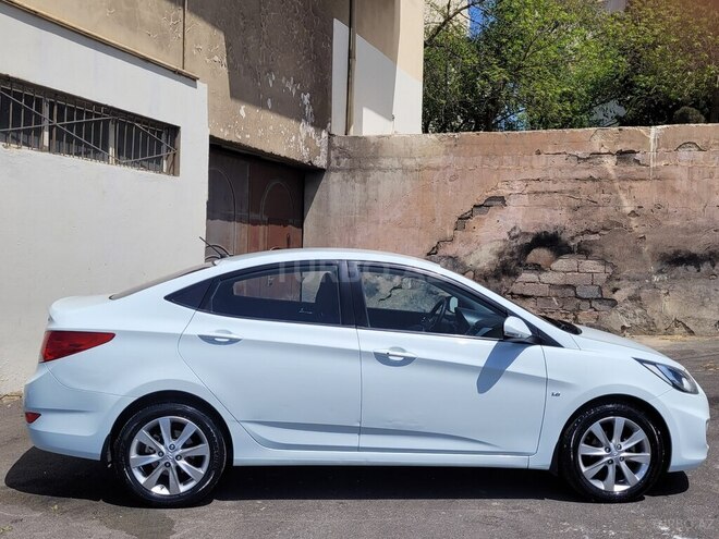 Hyundai Accent-8