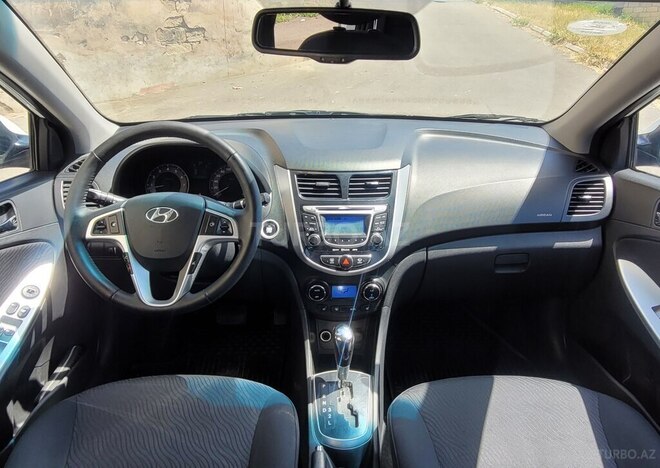 Hyundai Accent-10