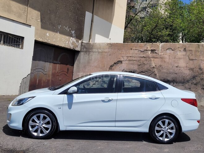 Hyundai Accent-9