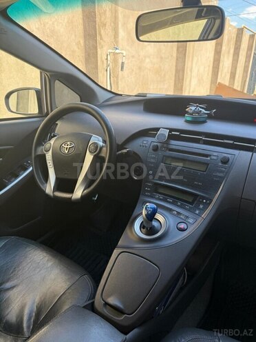 Toyota Prius-8