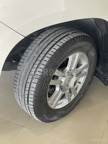 Toyota Land Cruiser Prado-5