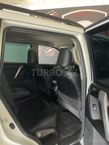 Toyota Land Cruiser Prado-11