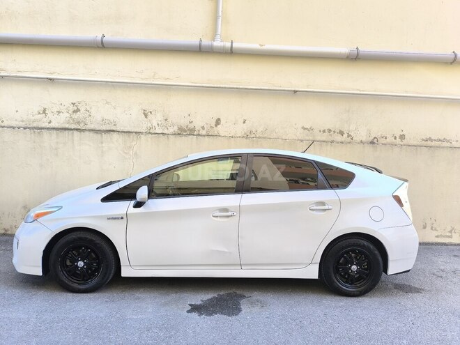Toyota Prius-3