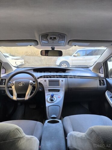 Toyota Prius-4