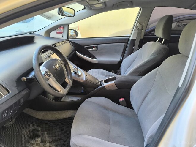 Toyota Prius-5