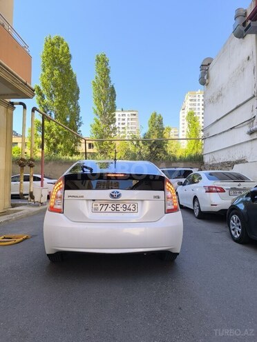 Toyota Prius-8
