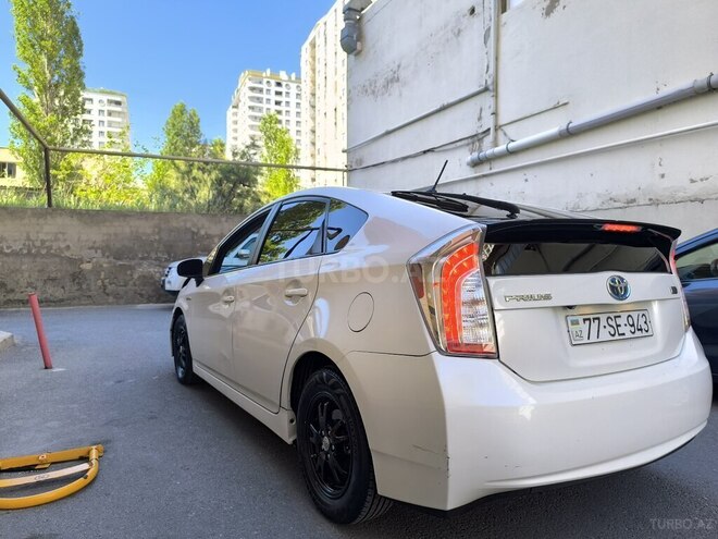 Toyota Prius-7