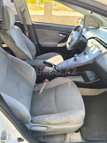 Toyota Prius-11