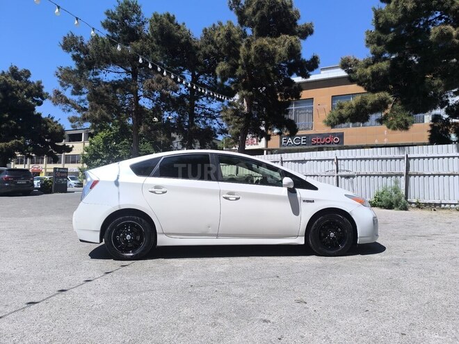 Toyota Prius-17