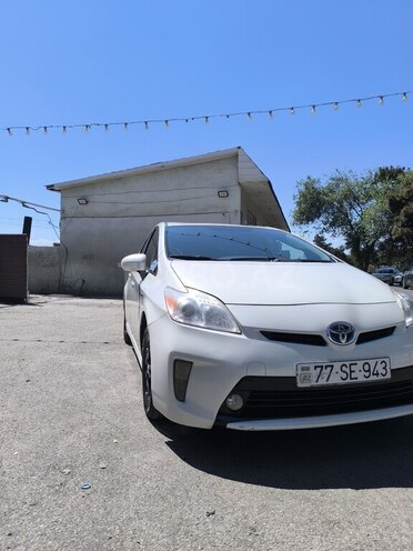 Toyota Prius-13