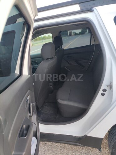 Renault Duster-9