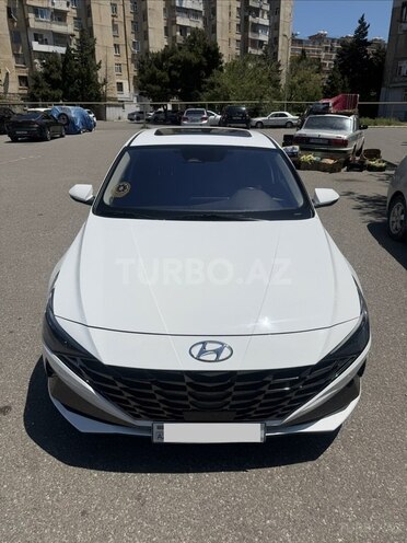 Hyundai Elantra-1