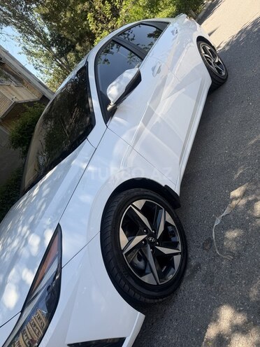 Hyundai Elantra-17