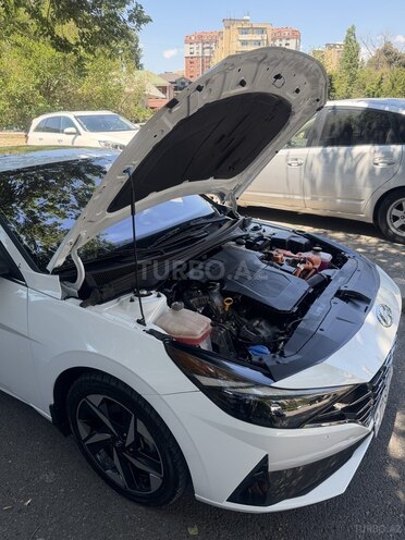 Hyundai Elantra-3