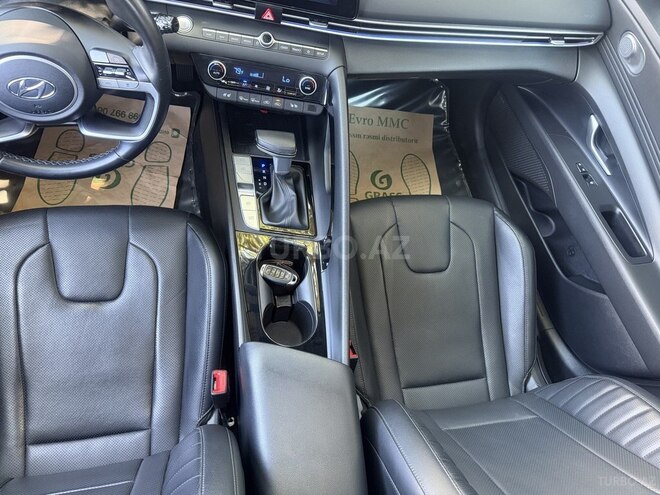 Hyundai Elantra-13