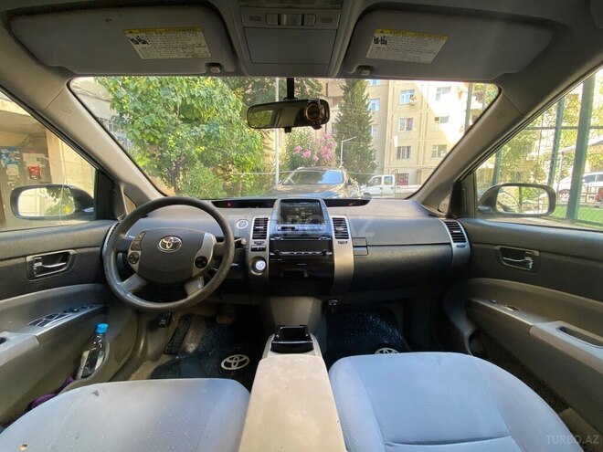 Toyota Prius-8