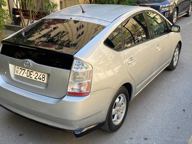 Toyota Prius-12