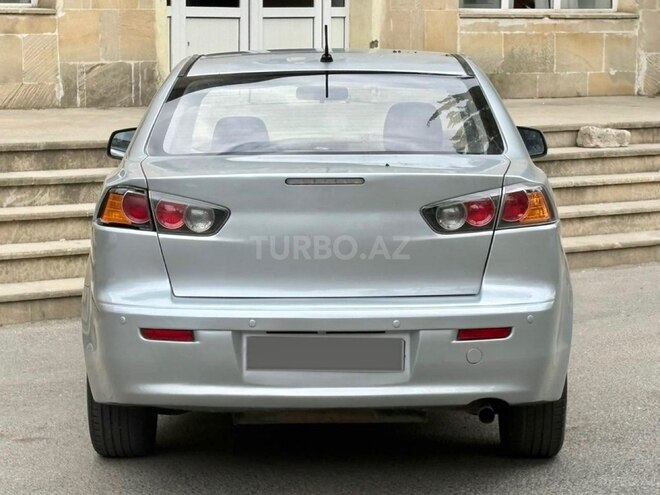 Mitsubishi Lancer-8