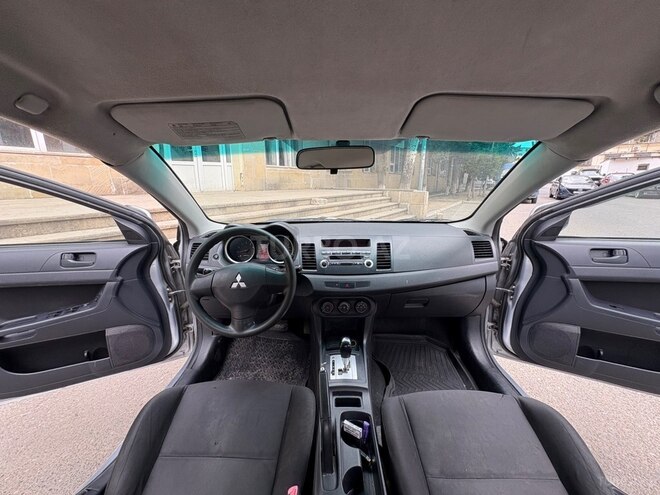 Mitsubishi Lancer-17