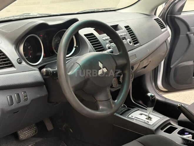 Mitsubishi Lancer-14