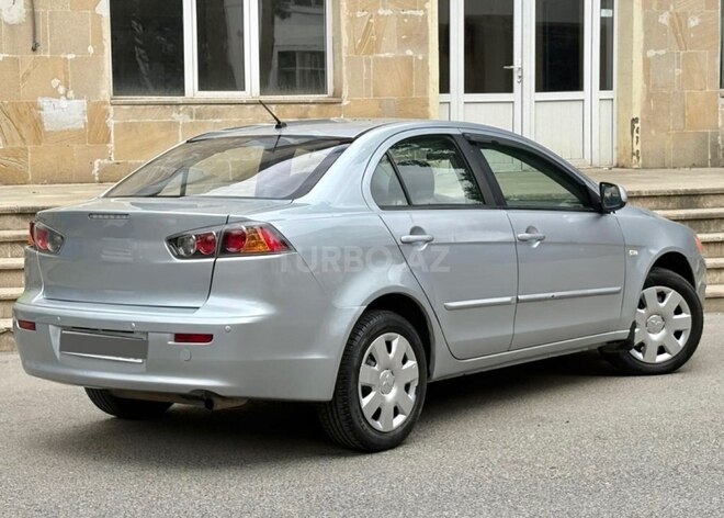 Mitsubishi Lancer-12