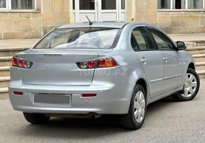 Mitsubishi Lancer-11