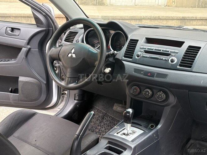 Mitsubishi Lancer-16