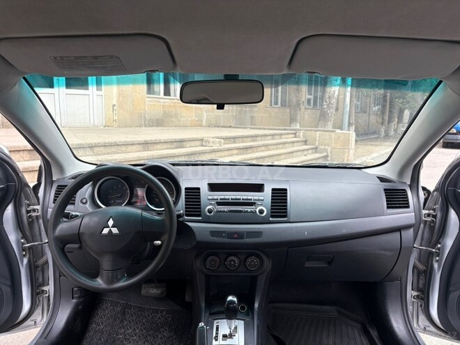 Mitsubishi Lancer-18